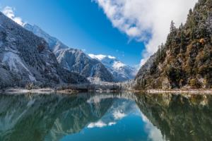 【慢嗨懶游】畢棚溝+鷓鴣山●溜冰滑雪●藏羌美食二日游